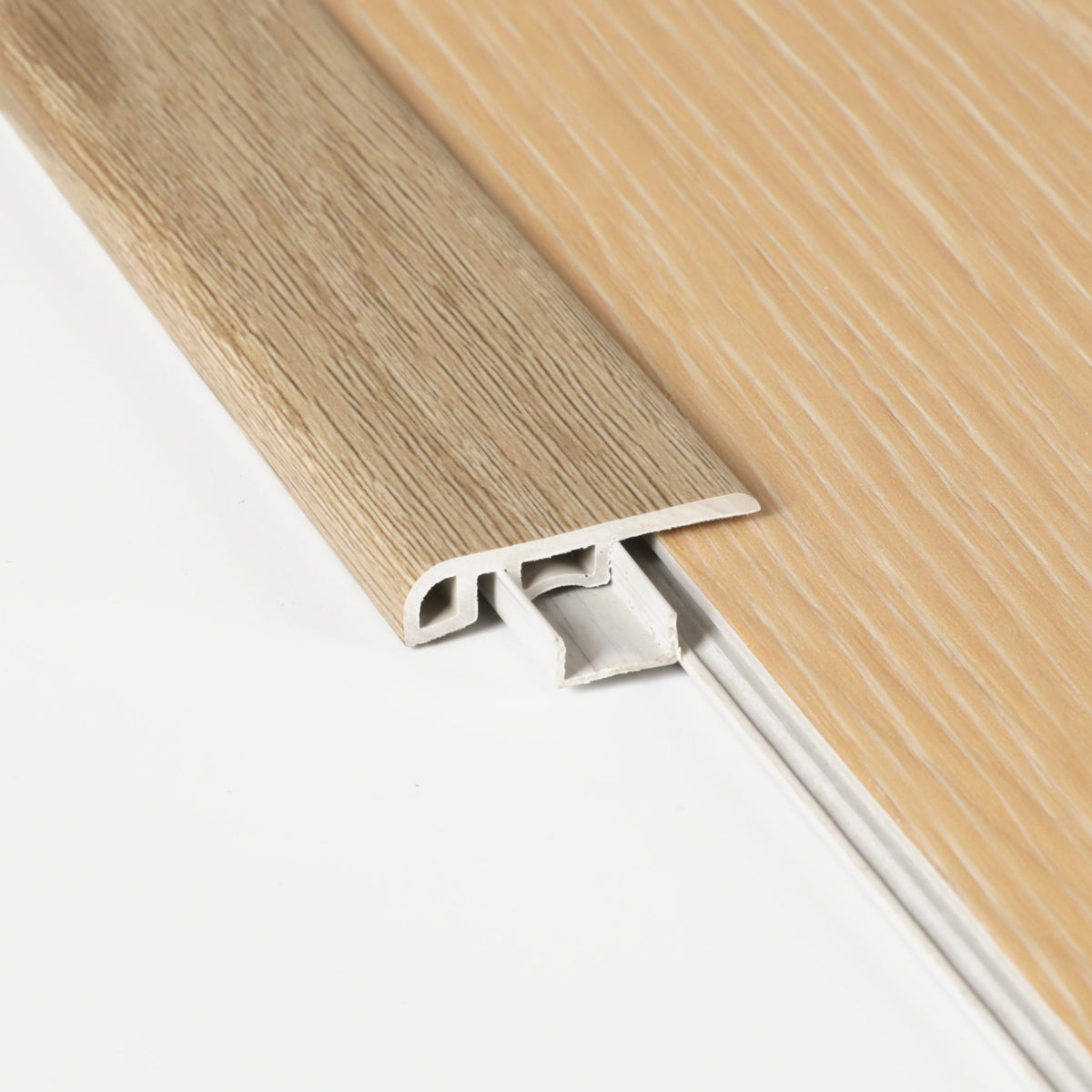 Profilé d'extrémité FloorEver 2 200 × 35 mm assorti au décor, sur son rail