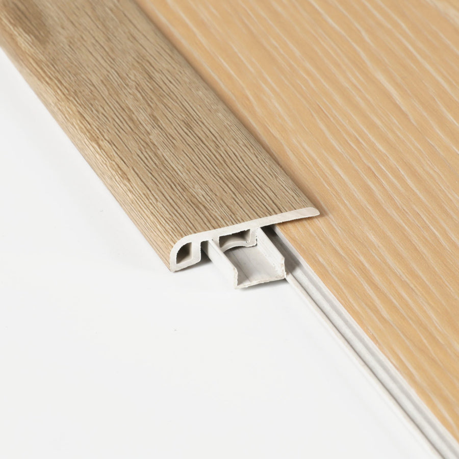 Profilé d'extrémité FloorEver 2 200 × 35 mm assorti au décor, sur son rail